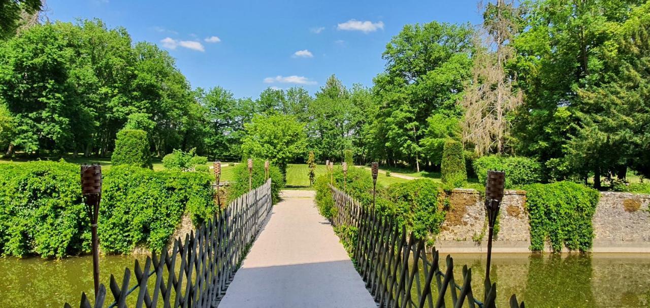 Château de la Cour Senlisse Exterior foto