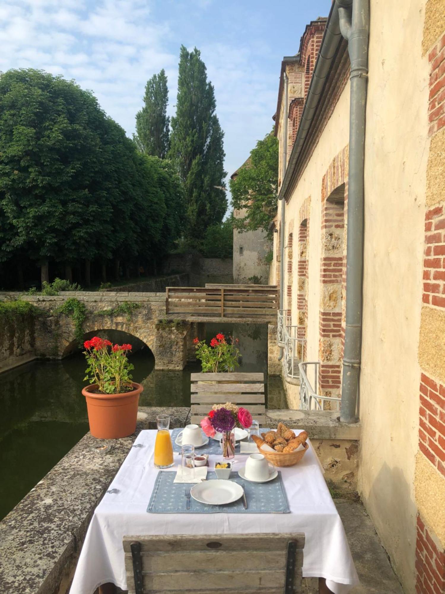 Château de la Cour Senlisse Exterior foto
